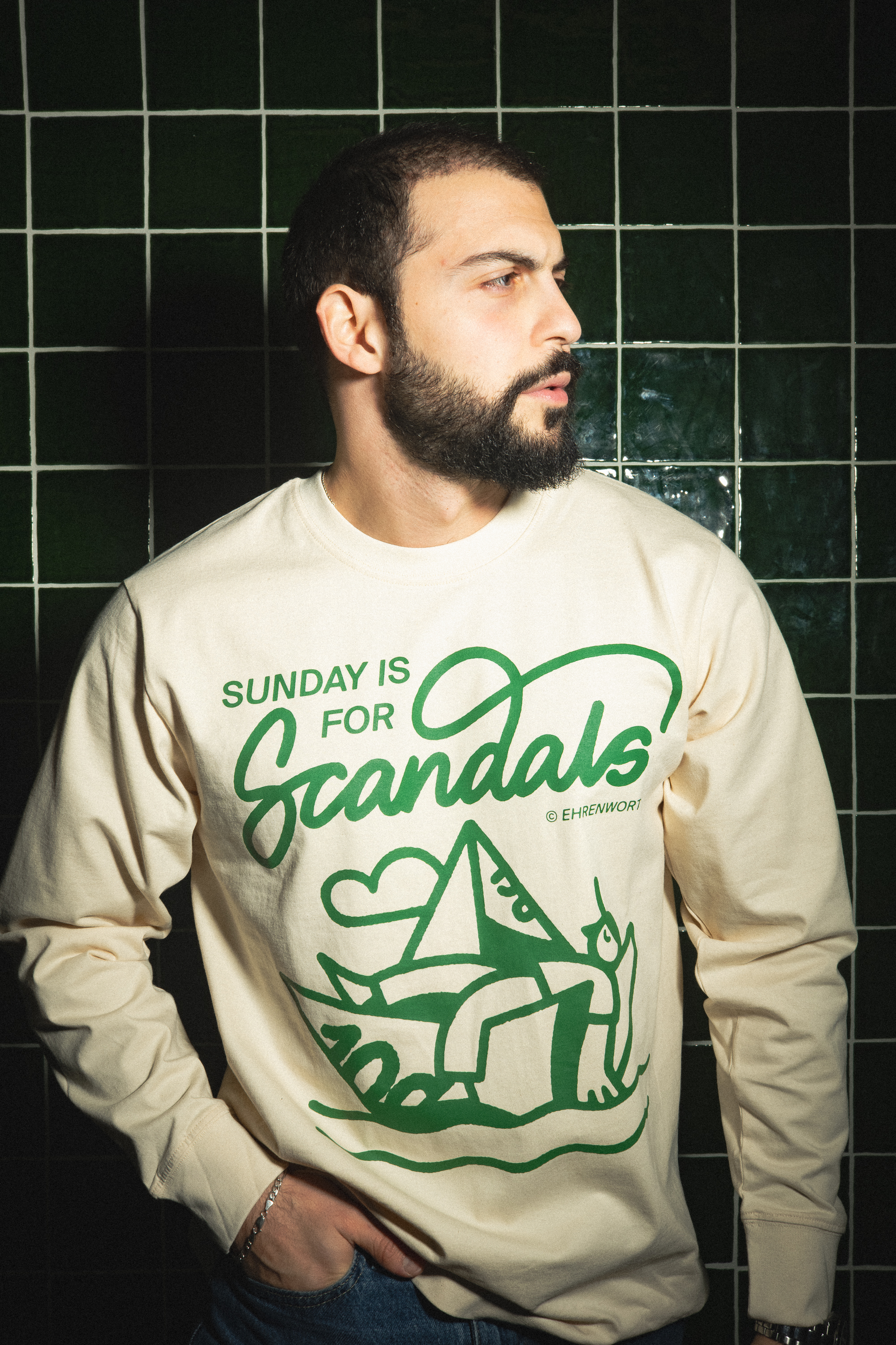 Thumbnail 3 von Longsleeve: Sunday is for Scandals